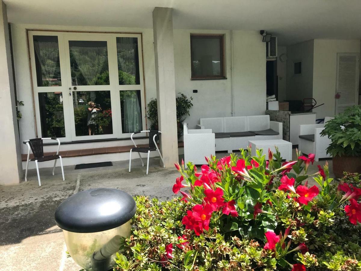 Parte Di Casa Con Giardino E Piscina Villa Pietrasanta Exterior photo